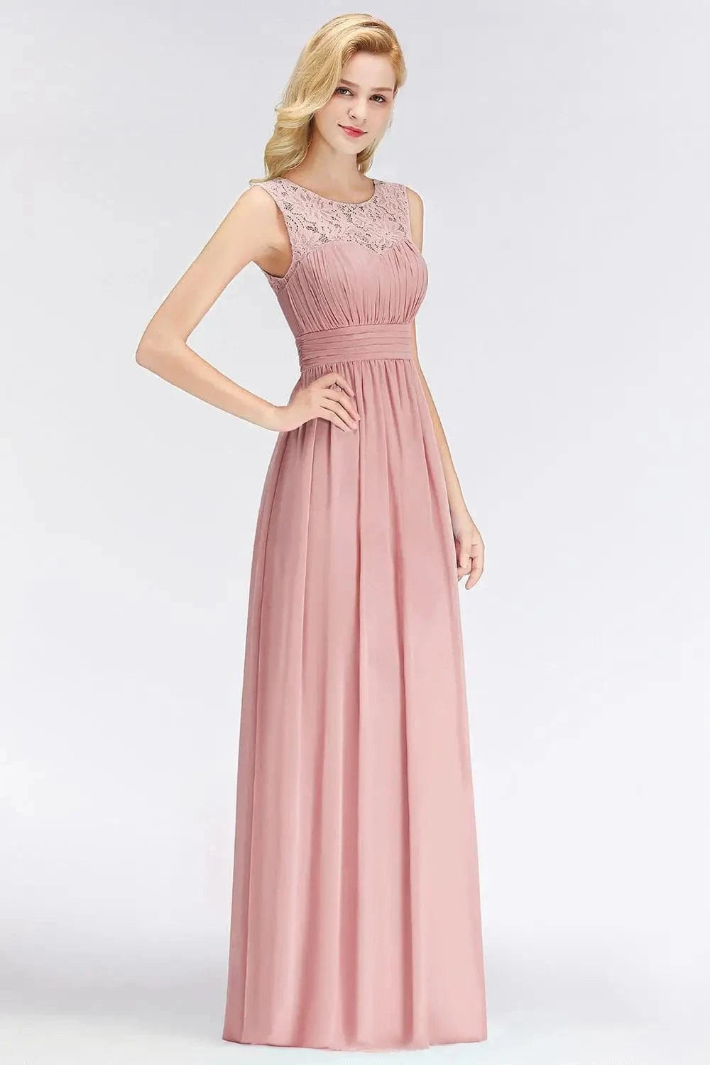 robe demoiselle d'honneur rose poudré longue chic fluide pour mariage élégant en été ou au printemps