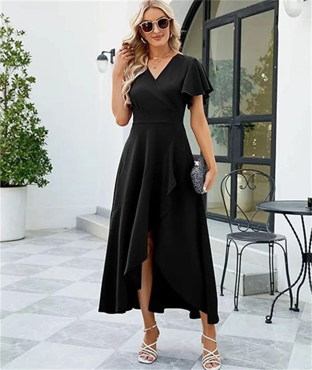 robe noire asymétrique manches courtes chic pour cocktail ou soirée élégante en été