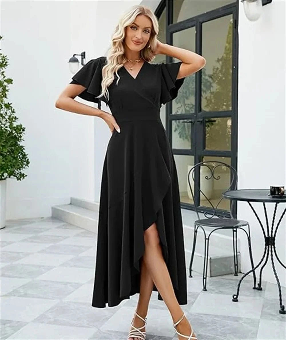 robe noire asymétrique de soirée chic courte à manches courtes coupe moulante pour événement élégant