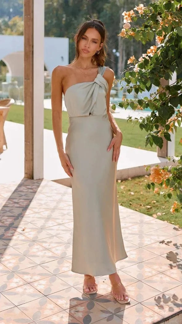 robe midi asymétrique chic pour invitée mariage, élégante coupe fluide idéale cérémonie estivale