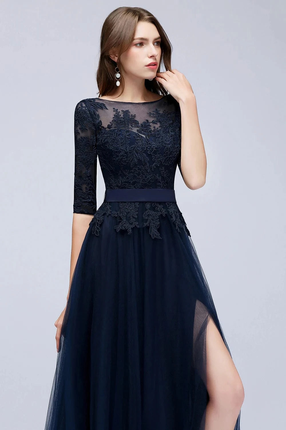 robe de bal longue bleue en dentelle élégante style princesse pour soirée ou événement chic
