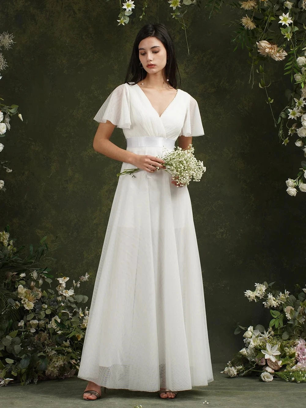 Robe demoiselle d'honneur chic sans manches blanche longue fluide idéale pour mariage élégant