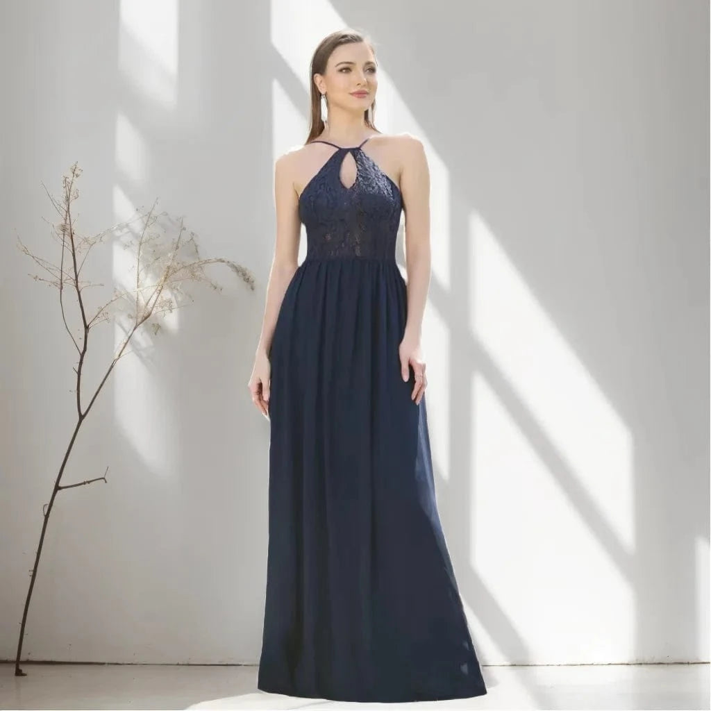 Robe de soirée chic longue dos nu pour mariage, parfaite pour demoiselle d'honneur élégante