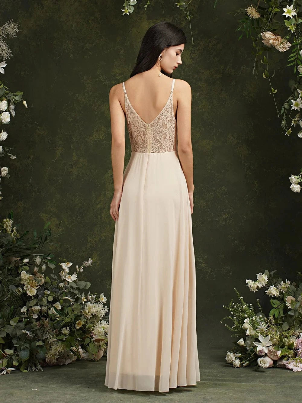 robe invitée mariage chic longue évasée dos nu verte silhouette trapèze sans manches
