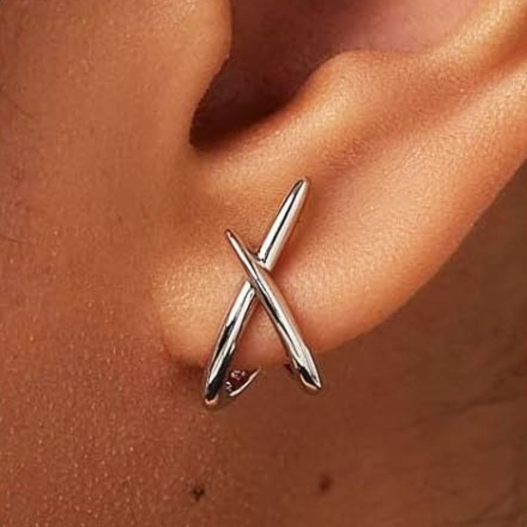 boucles d'oreille argent minimaliste chic pour soirée élégante femme, accessoire tendance discret