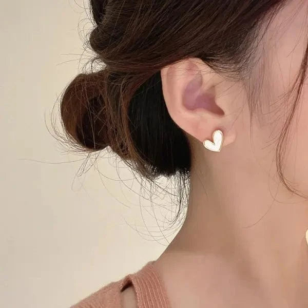 boucles d’oreilles blanches cœur élégantes pour mariage, accessoires bijoux femme chic et romantique