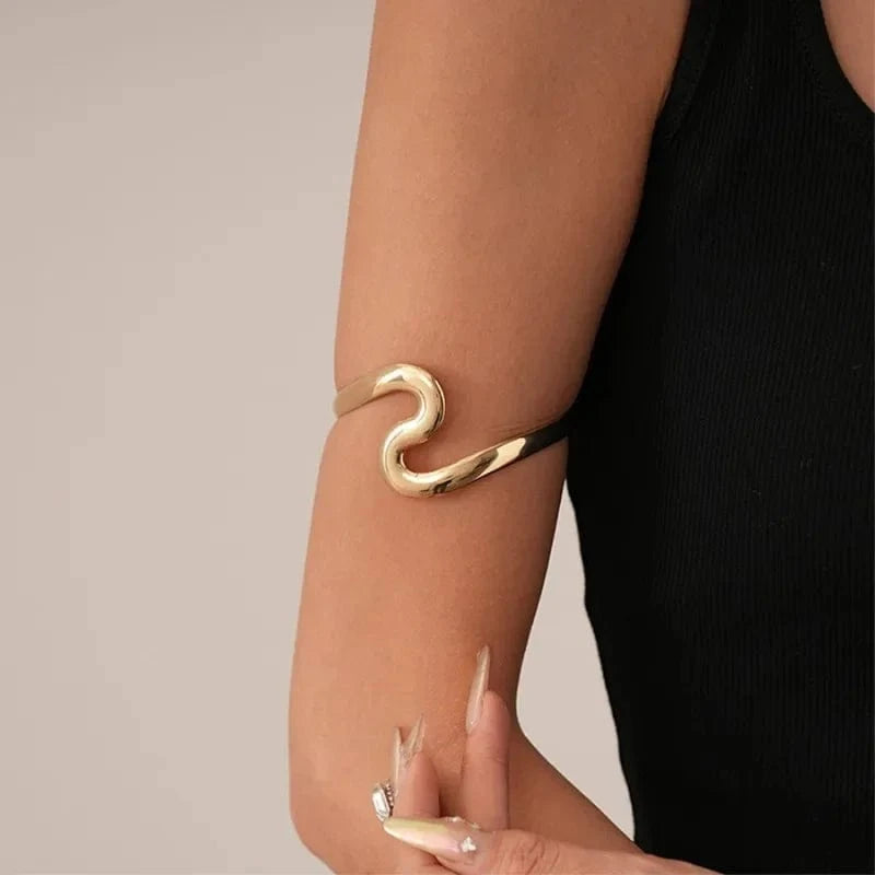 bracelet de bras or élégant pour soirée chic dorée, accessoire femme bijou tendance été 2024