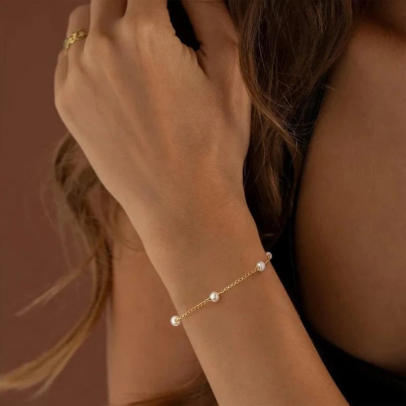 bracelet doré avec perles fines, élégant pour soirée chic ou mariage, bijou femme tendance et raffiné