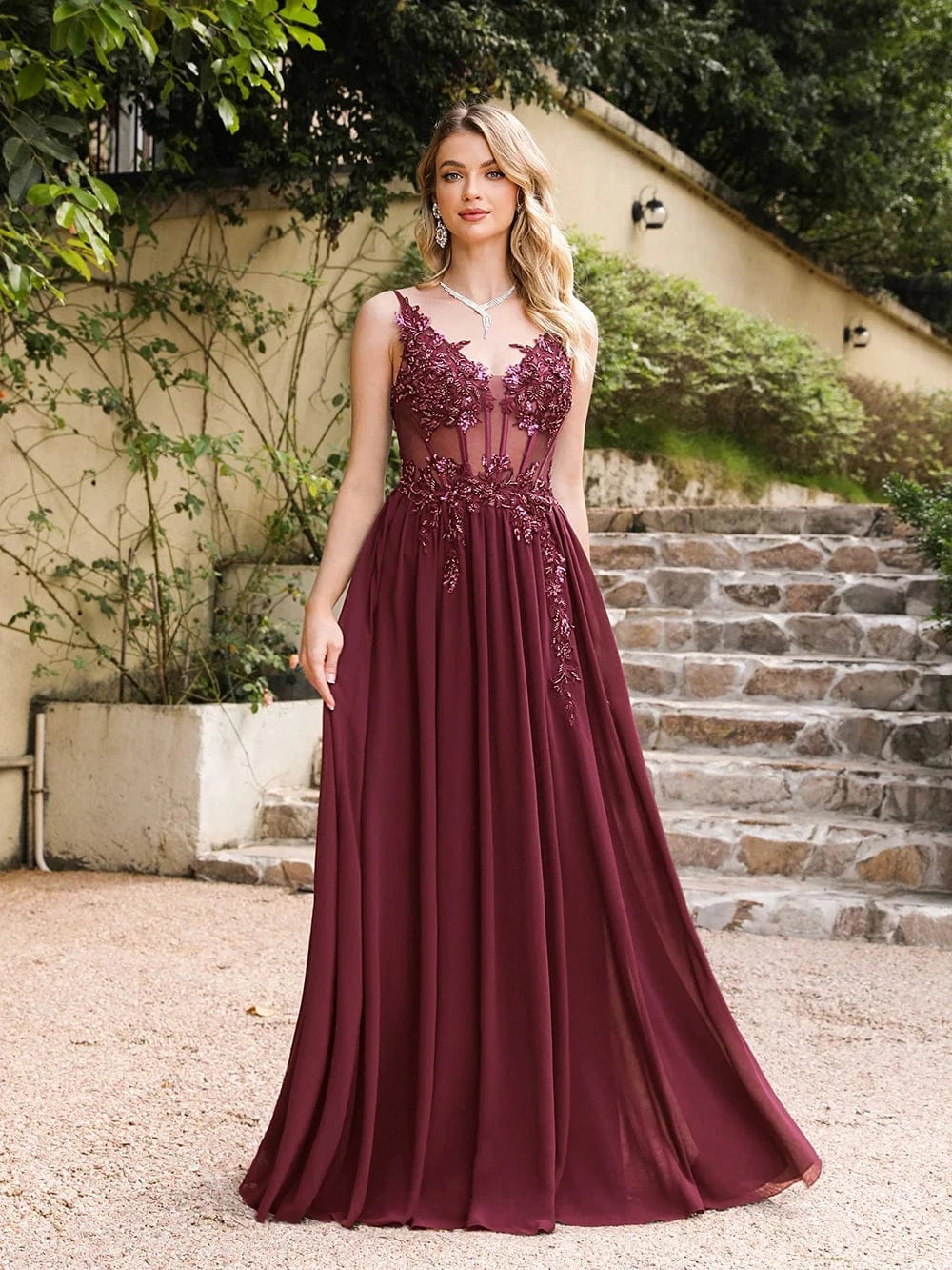 robe de soirée princesse longue fluide pour mariage invité chic violette sans manches élégante