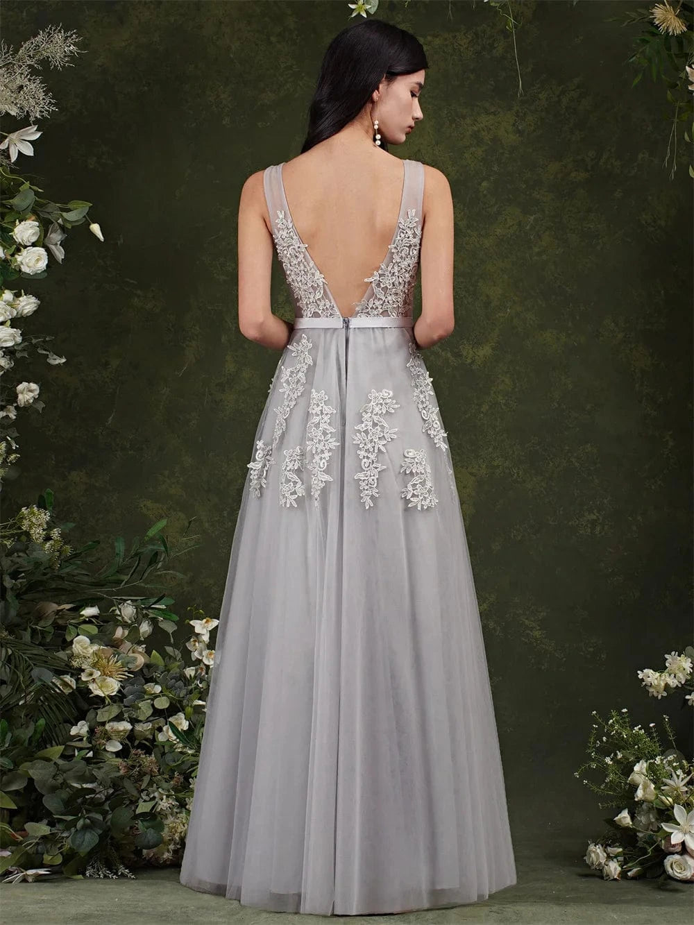 robe de soirée mariage longue en tulle fluide avec appliqués chic coupe princesse sans manches