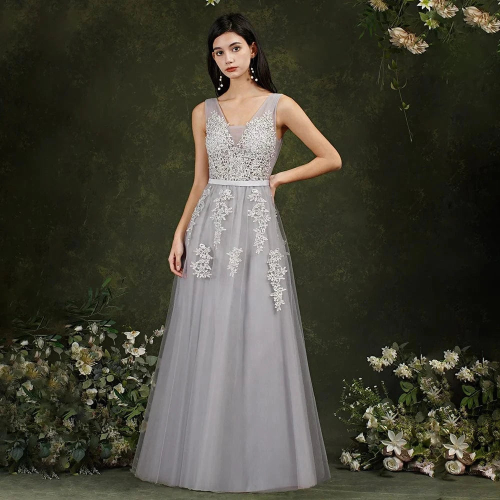 Robe longue de soirée chic en tulle argentée avec appliqués, décolleté, sans manches, silhouette princesse