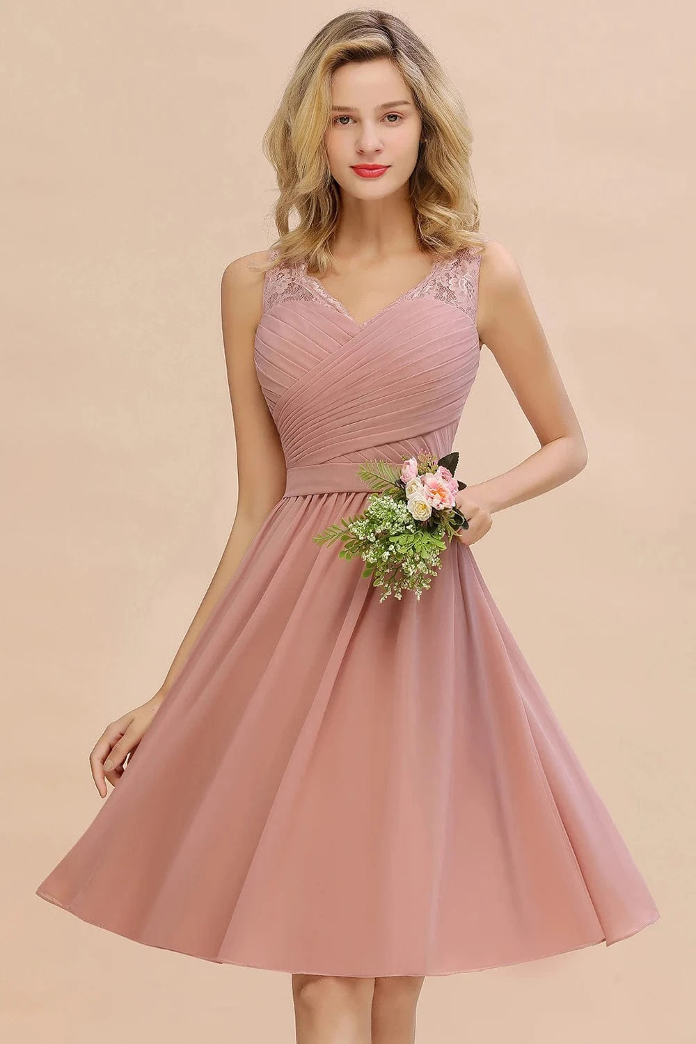 robe demoiselle d'honneur chic rose poudré longue fluide pour mariage ou cérémonie élégante