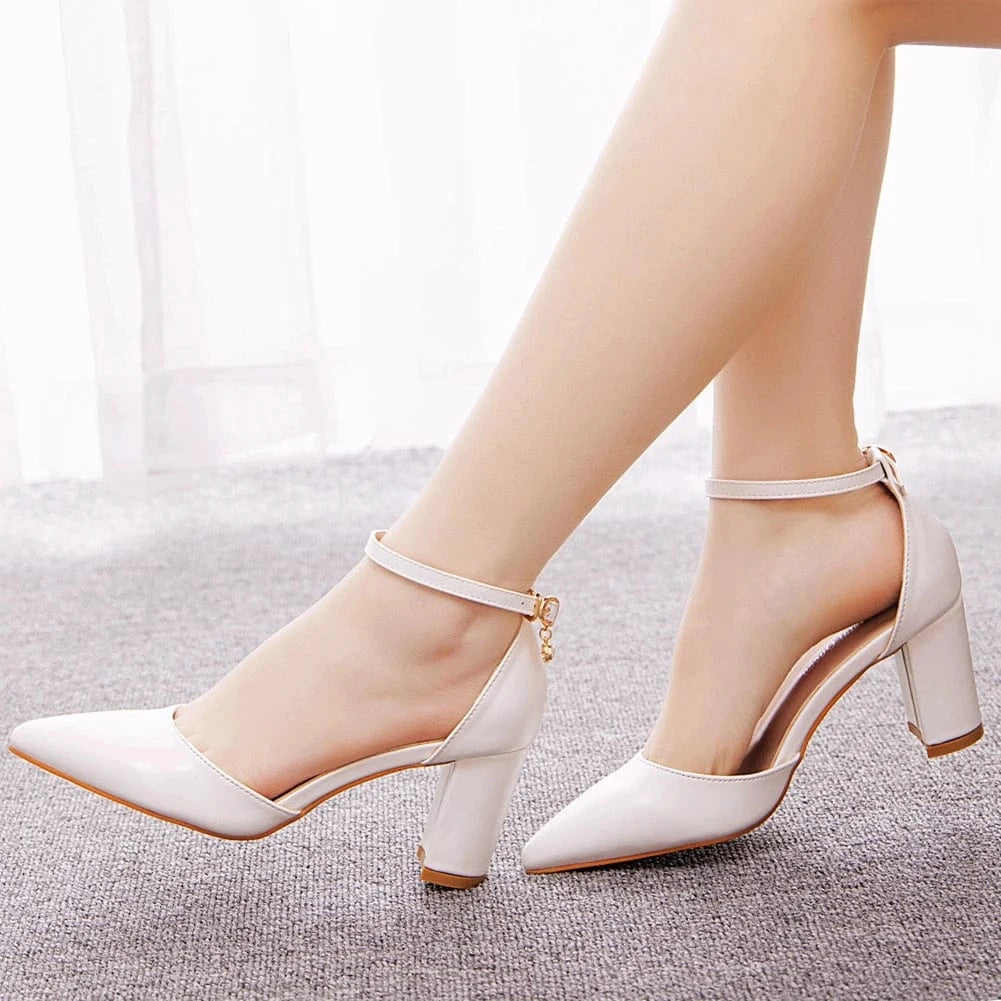 escarpins blancs mariage chic à talon 7 cm élégants pour soirée, cocktail ou cérémonie estivale