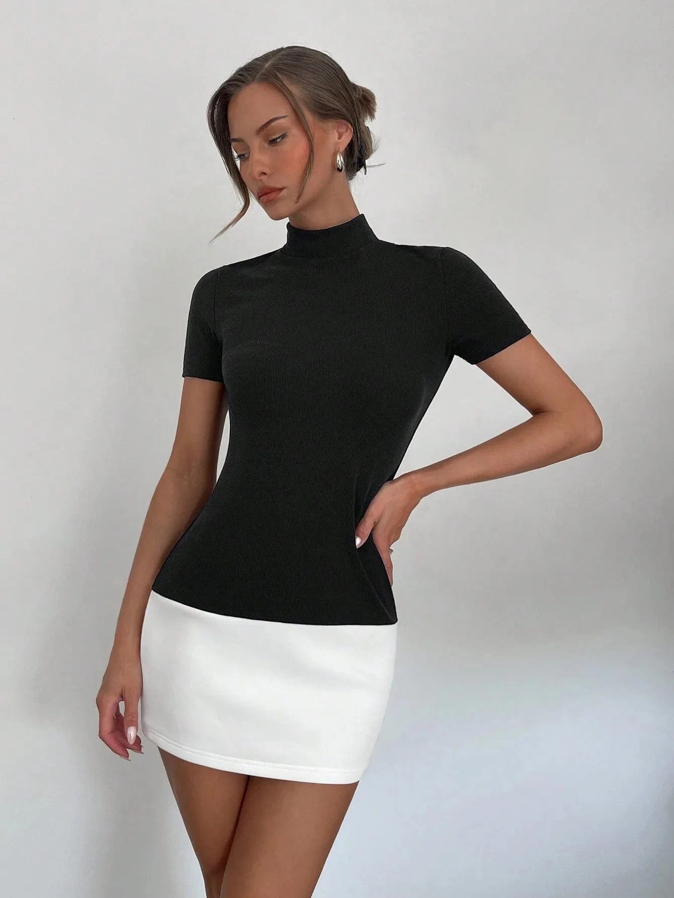 robe courte moulante chic pour bureau, style casual élégante manches courtes couleur noire