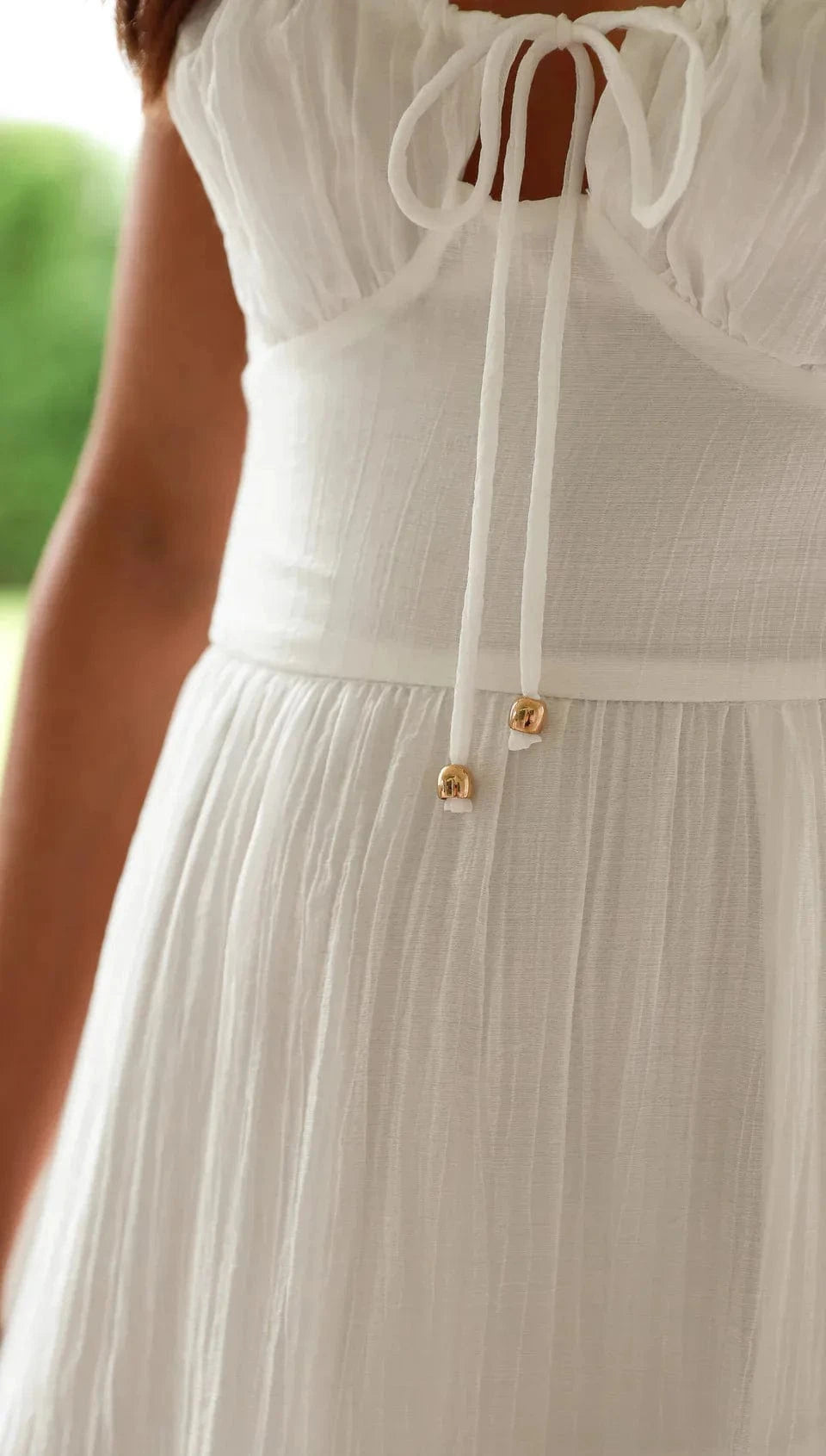 robe blanche bohème longue fluide idéale pour un mariage chic en été ou une cérémonie champêtre