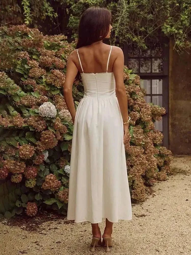 Robe blanche midi évasée à bretelles fines