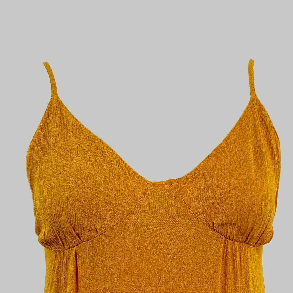 robe été bohème midi jaune fluide à bretelles fines idéale pour une invitée de mariage champêtre