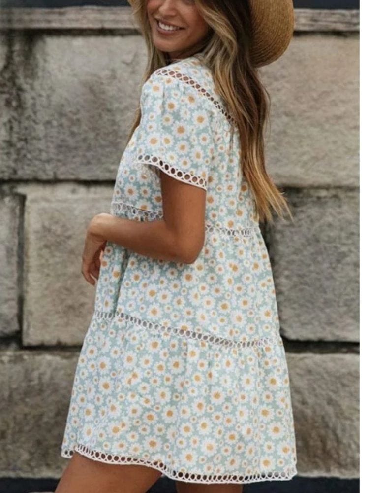 Robe boho courte fleurie à petites marguerites