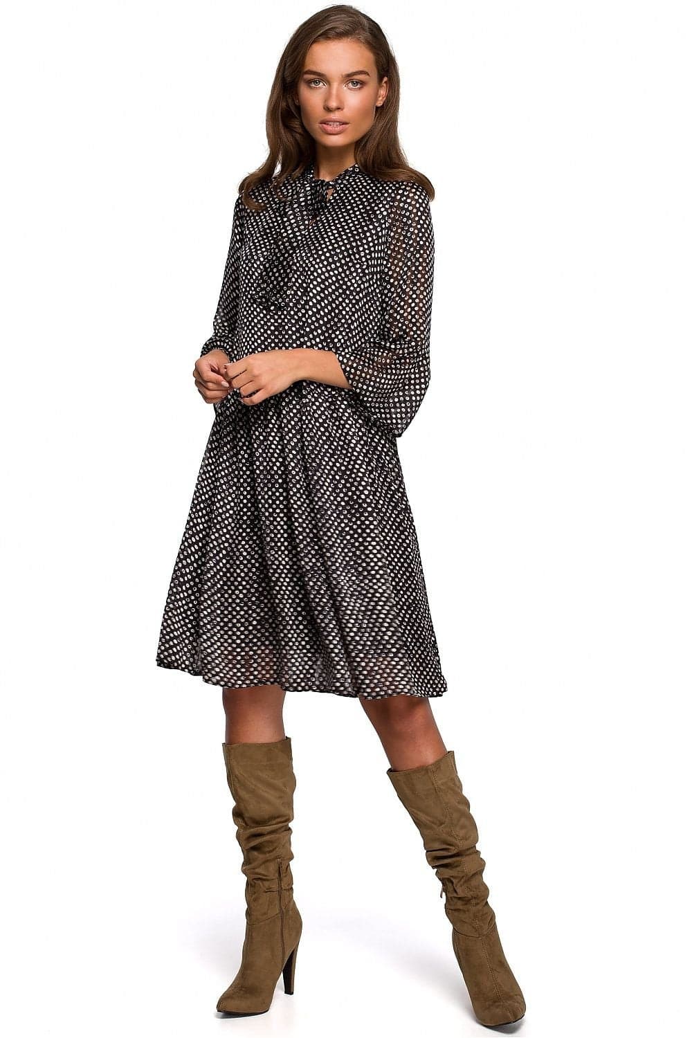 Robe de soirée noire midi à manches longues et motif pois pour cocktail ou événement chic.