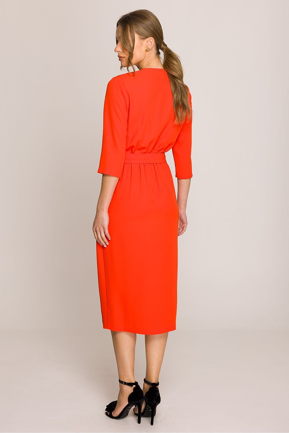 robe midi droite chic manches longues pour cocktail ou soirée élégante d'été ou de mariage invité