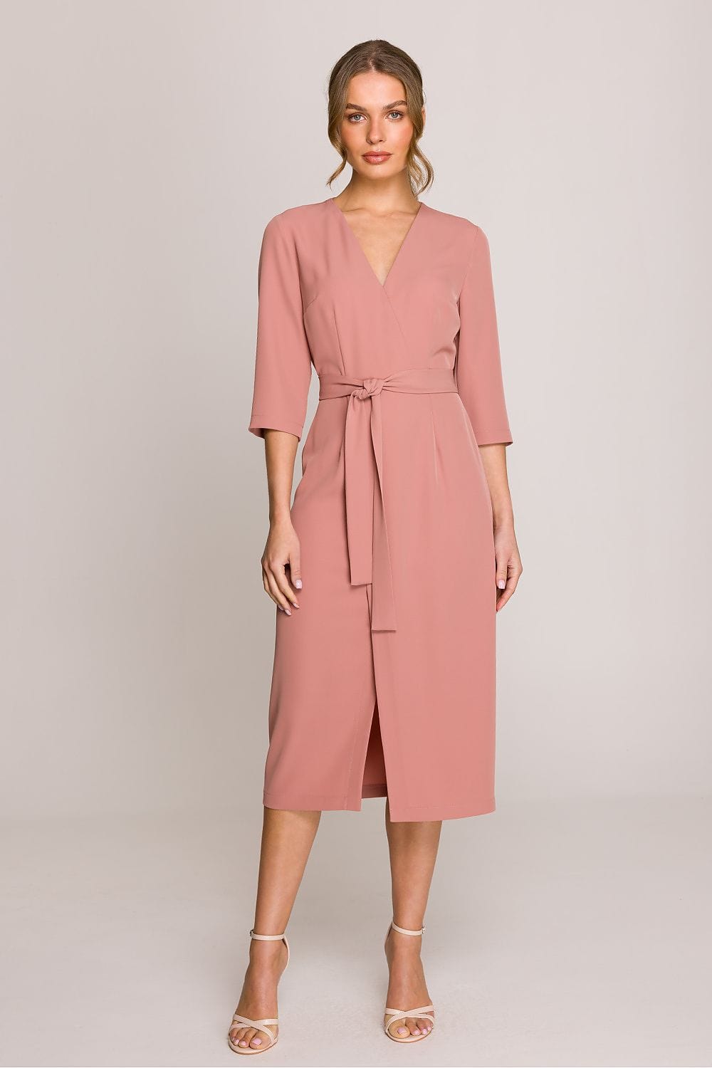 robe midi habillée droite pour cocktail chic, couleur noire, manches longues, silhouette élégante