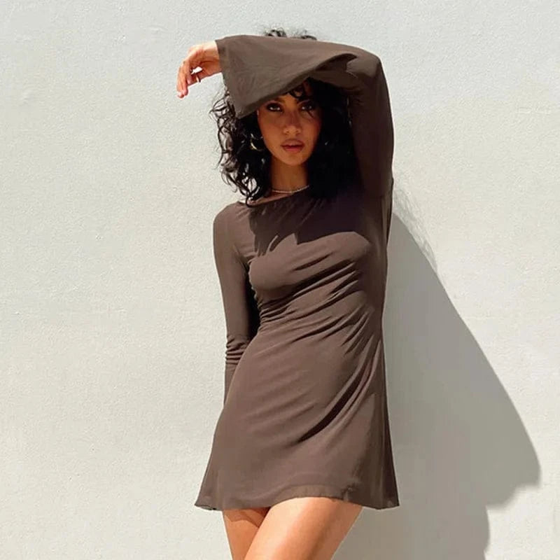 Robe courte dos nu manches longues