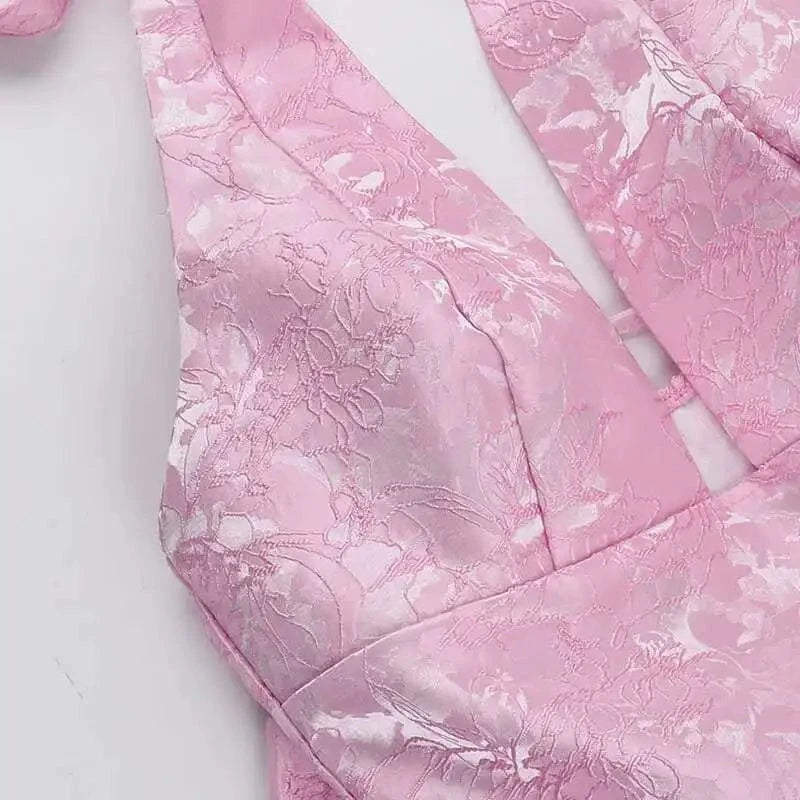 Robe courte drapée décolleté plongeant