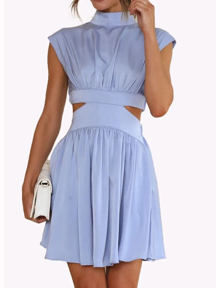 robe courte d’été fluide col halter verte dos nu évasée chic pour mariage invité ou cocktail