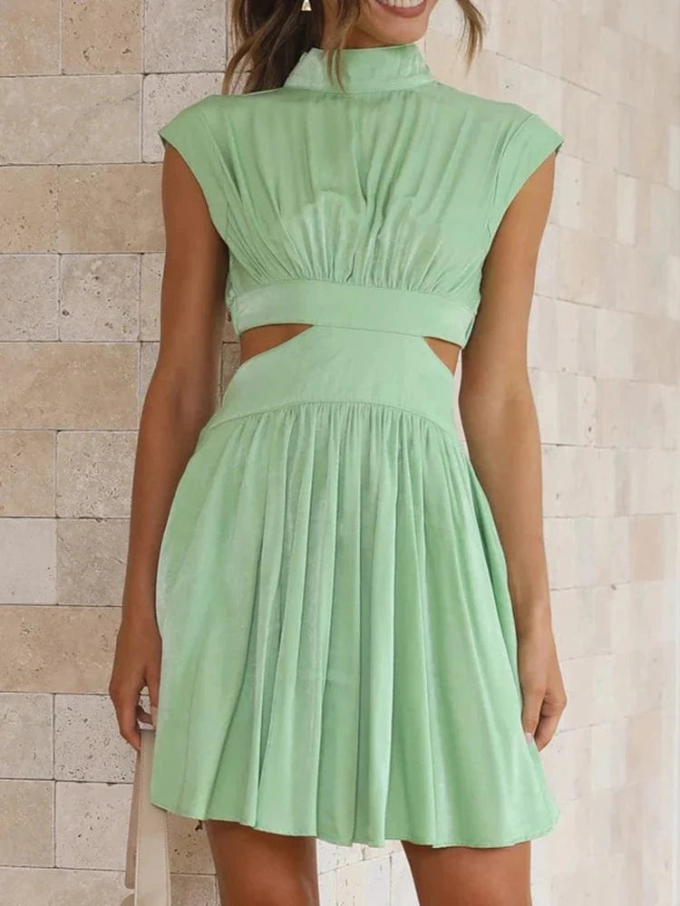 robe courte cocktail fluide rose col halter évasée sans manches idéale pour soirée d’été chic