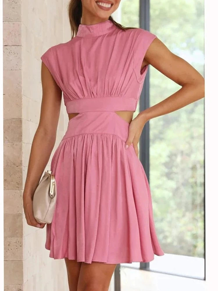 robe courte fluide col halter idéale pour un cocktail d'été, style chic, sans manches rouge trapèze