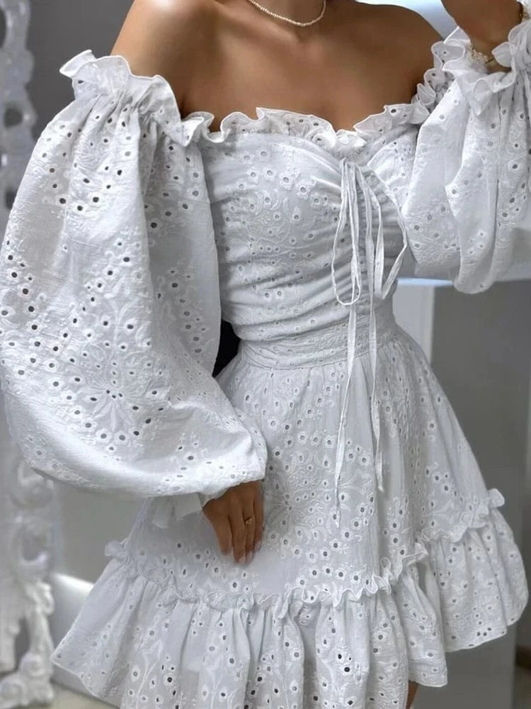 Robe d'été blanche épaules dénudées à volants