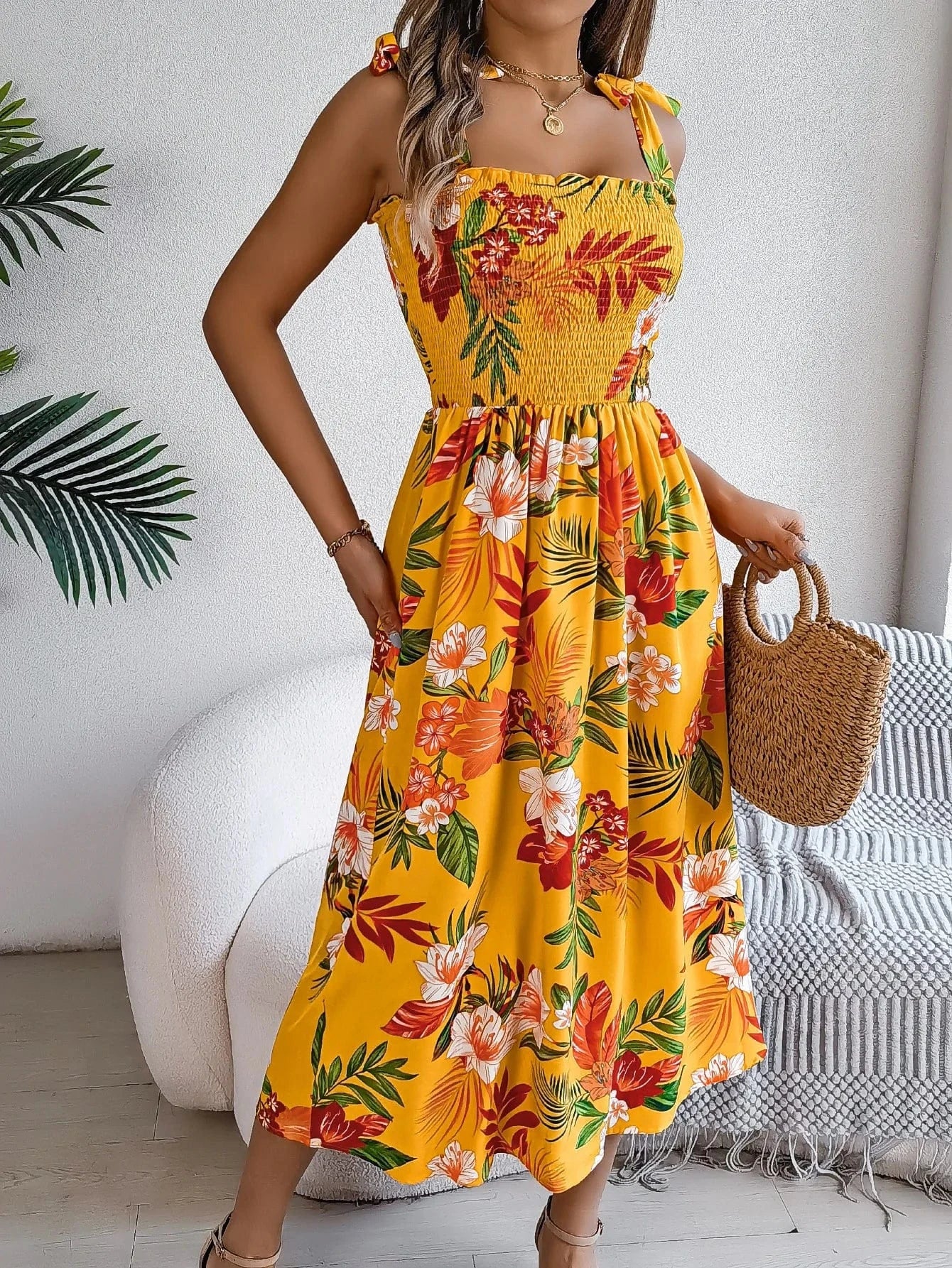 robe été bohème fleurie midi à bretelles, idéale pour un look chic et décontracté en vacances