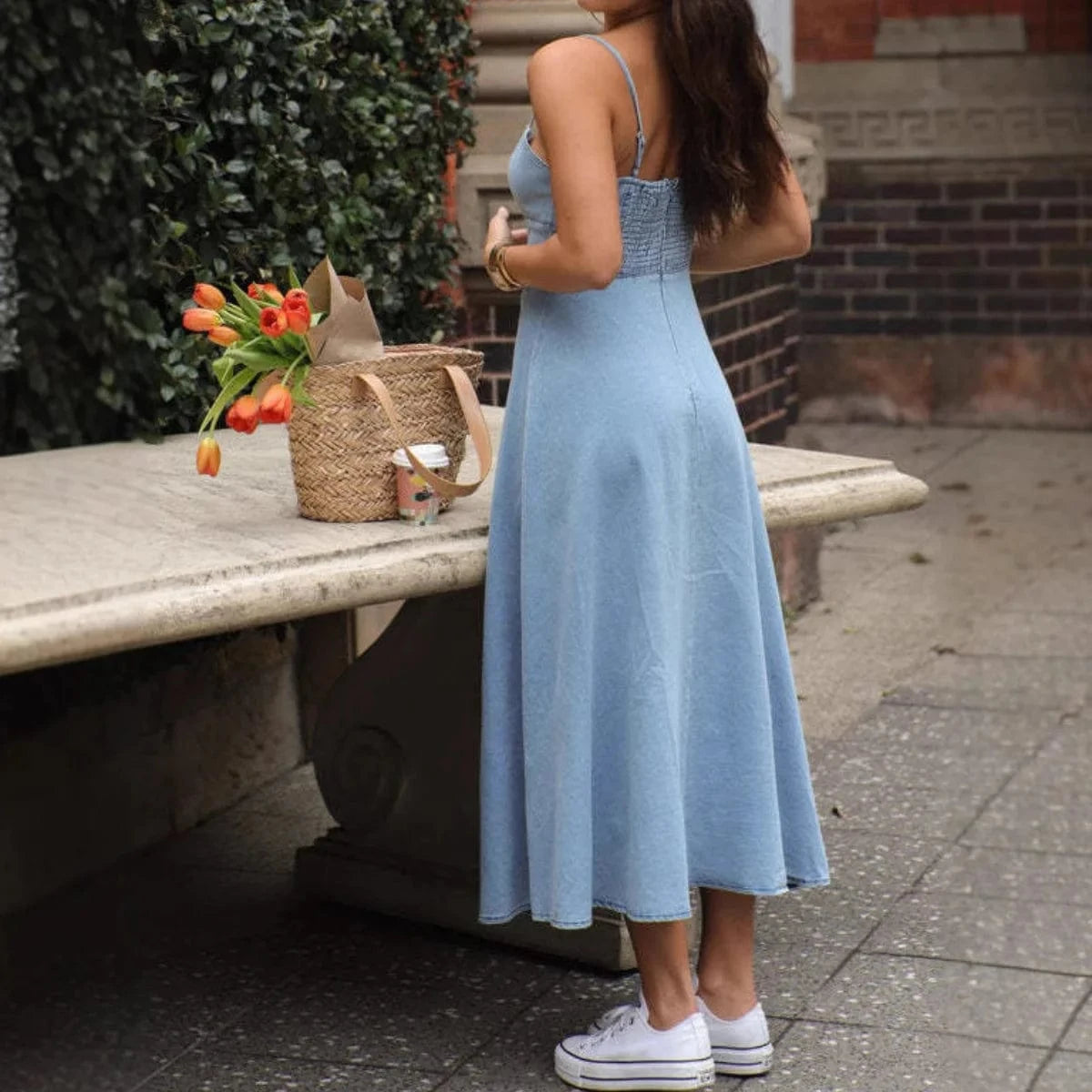 robe midi casual d'été en jean, coupe droite sans manches, idéale pour un look décontracté et tendance
