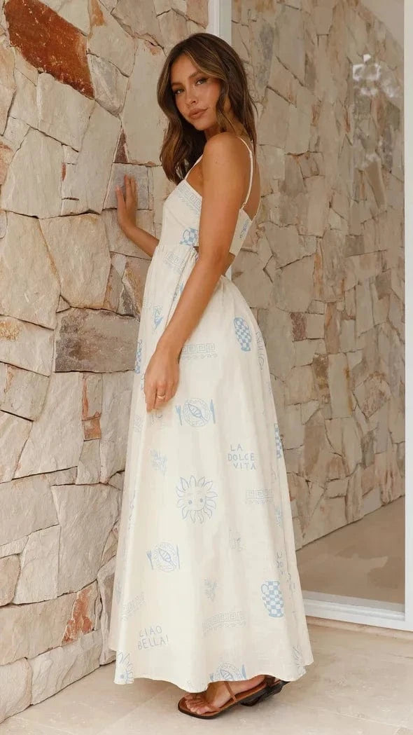 robe d'été blanche casual courte à bretelles fines, fluide et légère pour look estival décontracté