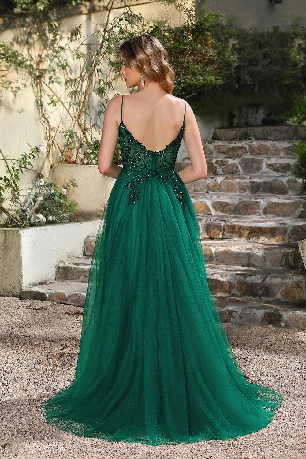 robe de bal chic longue dos nu évasée élégante pour soirée ou gala avec détail glamour