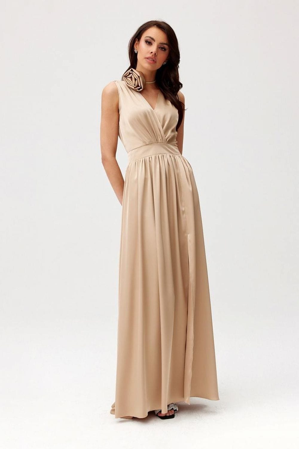robe mariage invitée chic longue sans manches fluide été couleur champagne silhouette trapèze