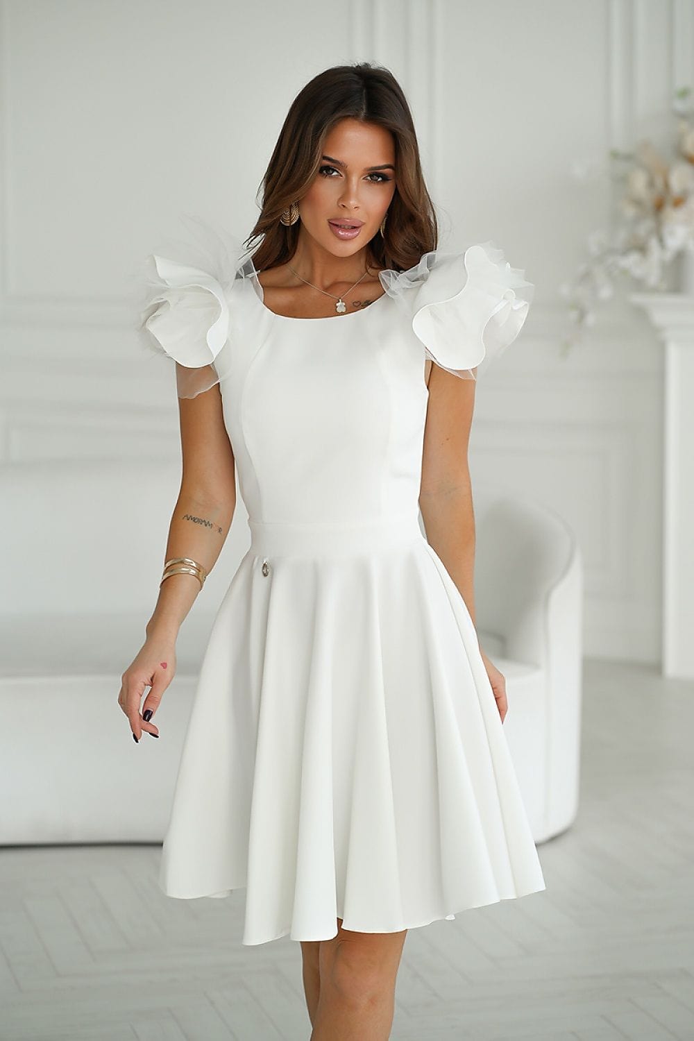 robe de cocktail courte chic évasée pour soirée élégante, couleur noire, silhouette trapèze