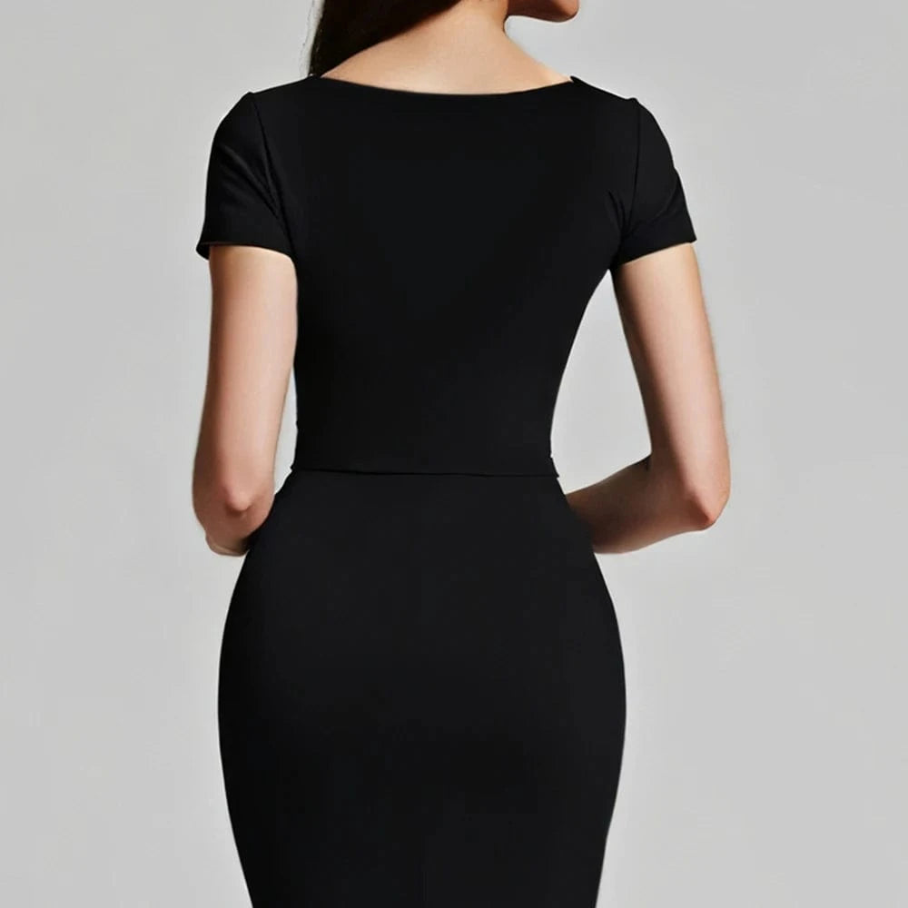 Robe de cocktail chic noire manches courtes