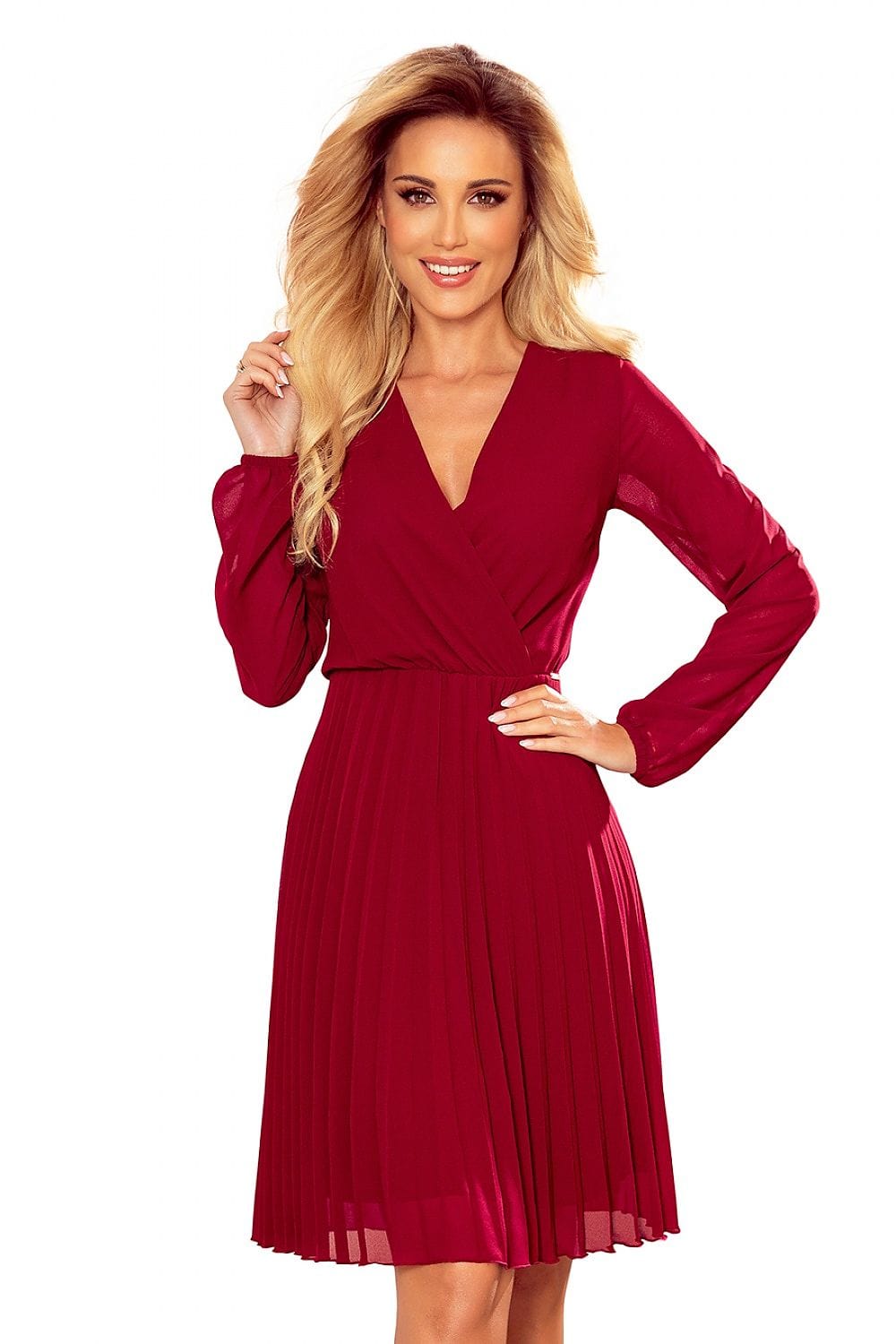 robe de cocktail courte plissée chic manches longues pour soirée élégante ou mariage invité