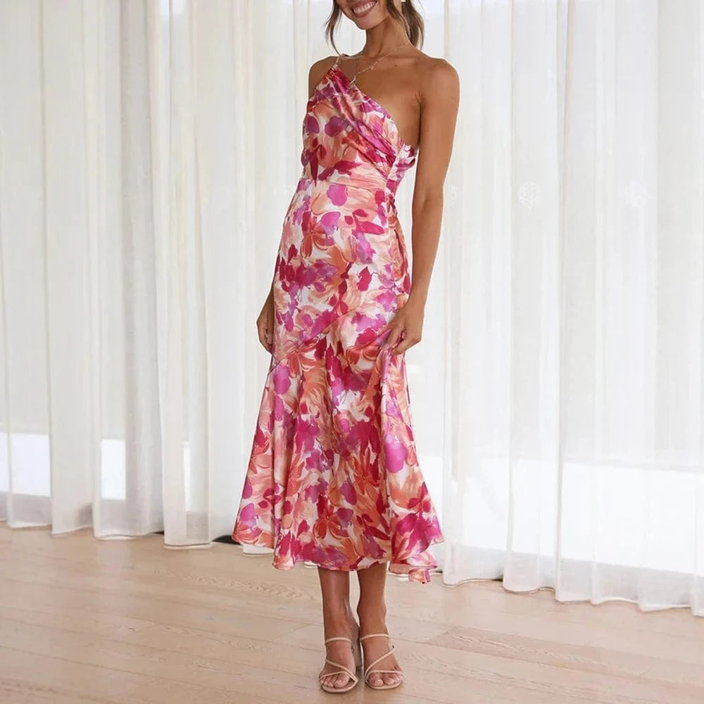 Robe de cocktail fleurie à une épaule