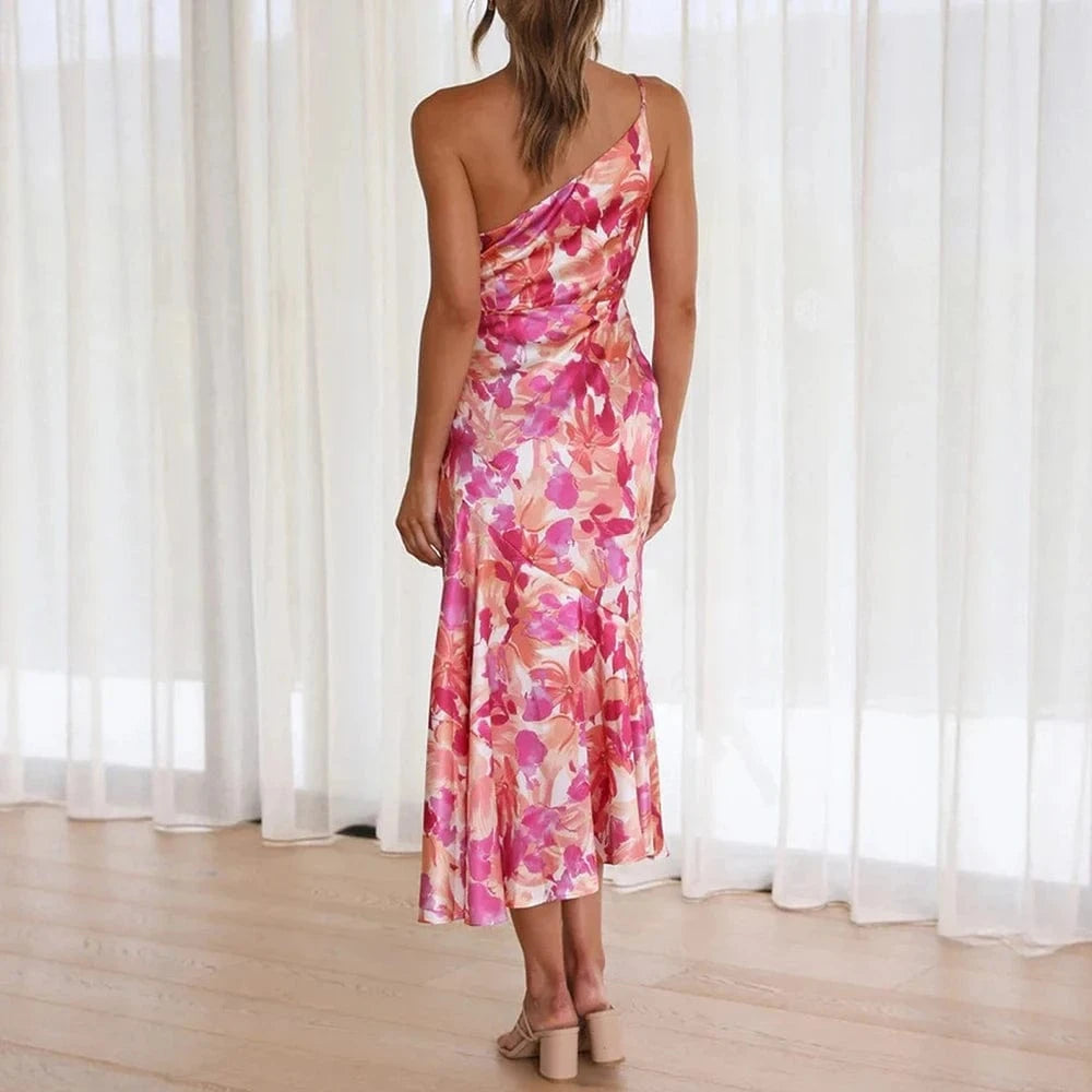 Robe de cocktail fleurie à une épaule