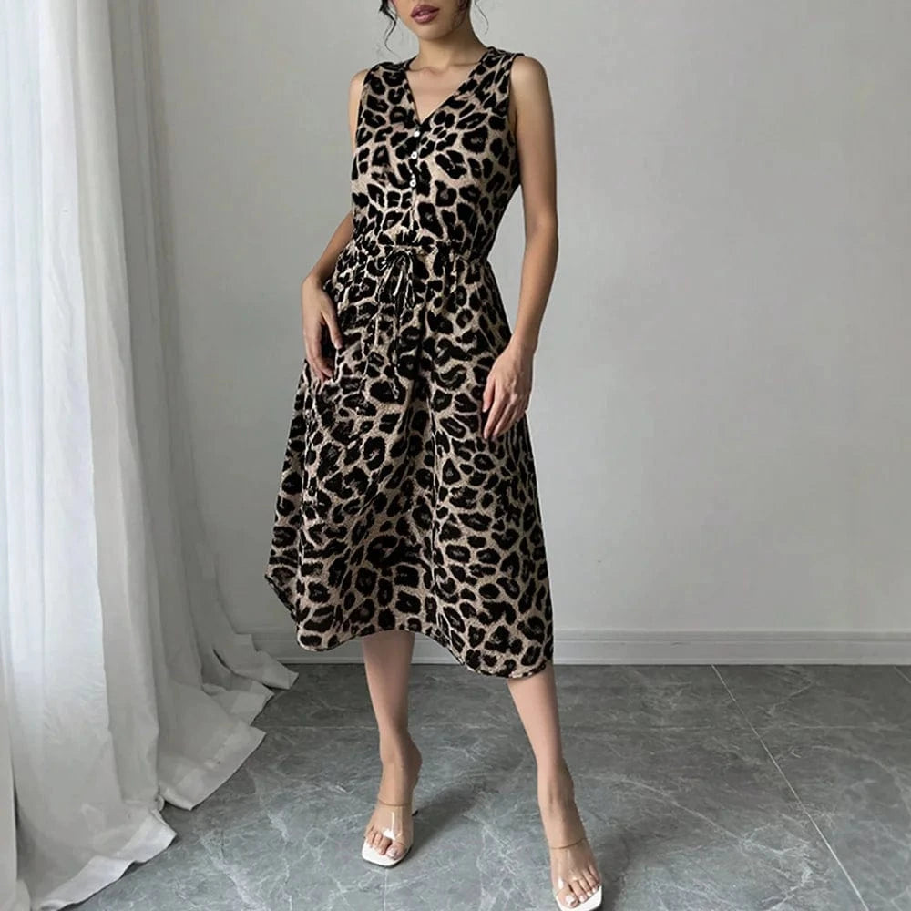 Robe de cocktail léopard évasée sans manches