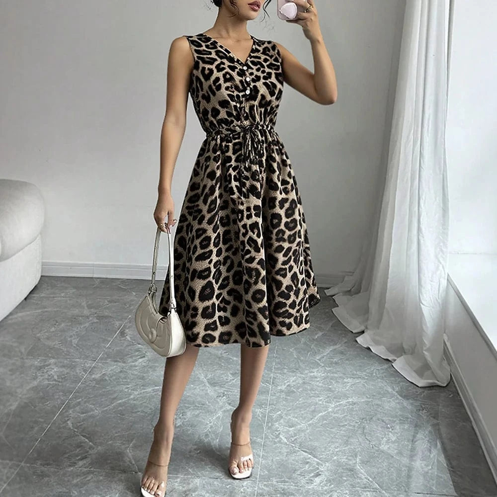 Robe de cocktail léopard évasée sans manches