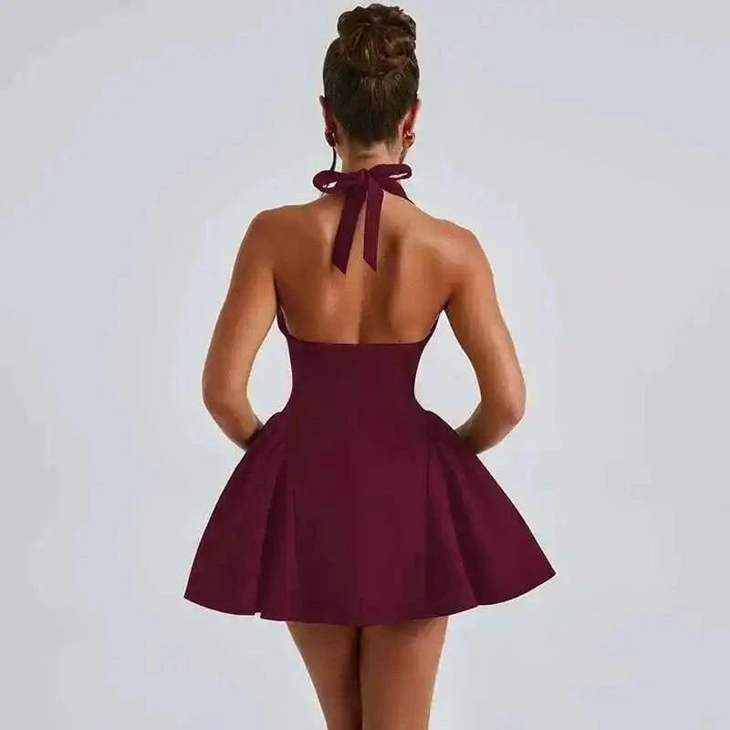 Robe de cocktail mini évasée dos nu