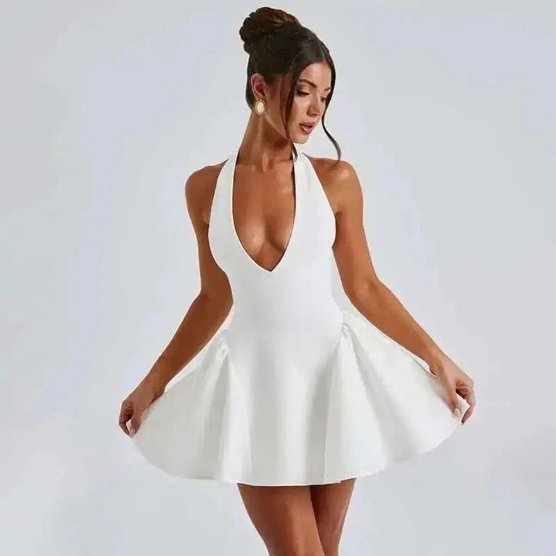 Robe de cocktail mini évasée dos nu