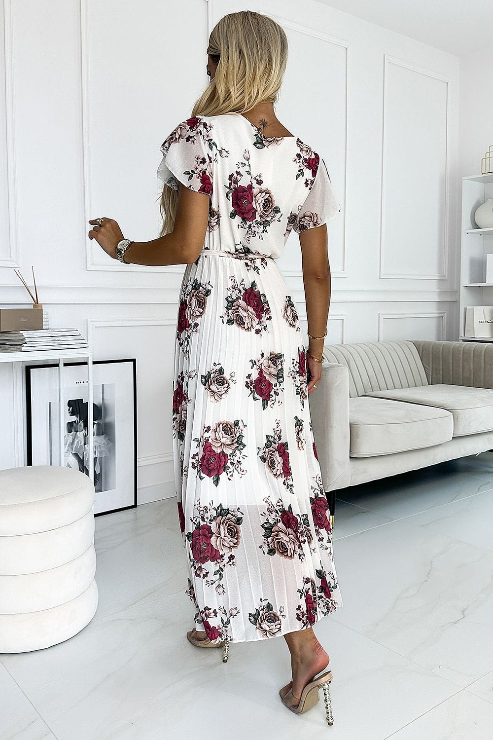 robe fleurie plissée courte pour mariage invité champêtre avec manches courtes et coupe trapèze