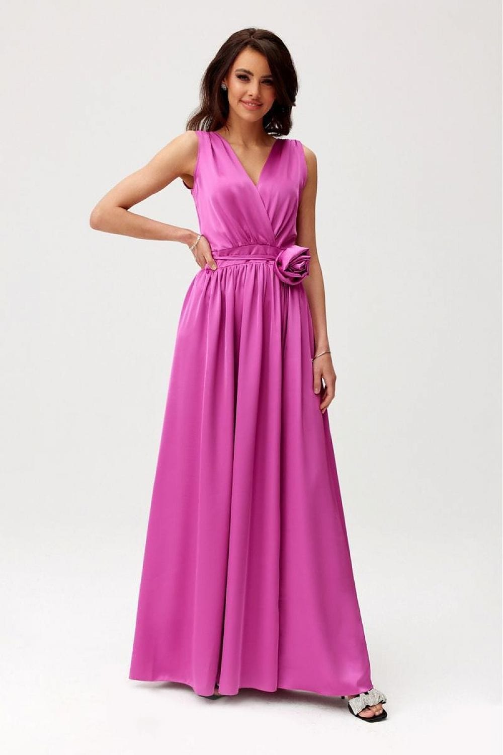 robe longue sans manches pour mariage invité chic couleur champagne silhouette trapèze élégante