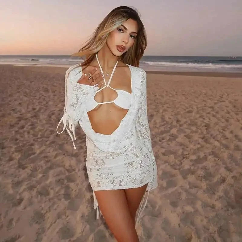 Robe de plage en dentelle courte manches longues