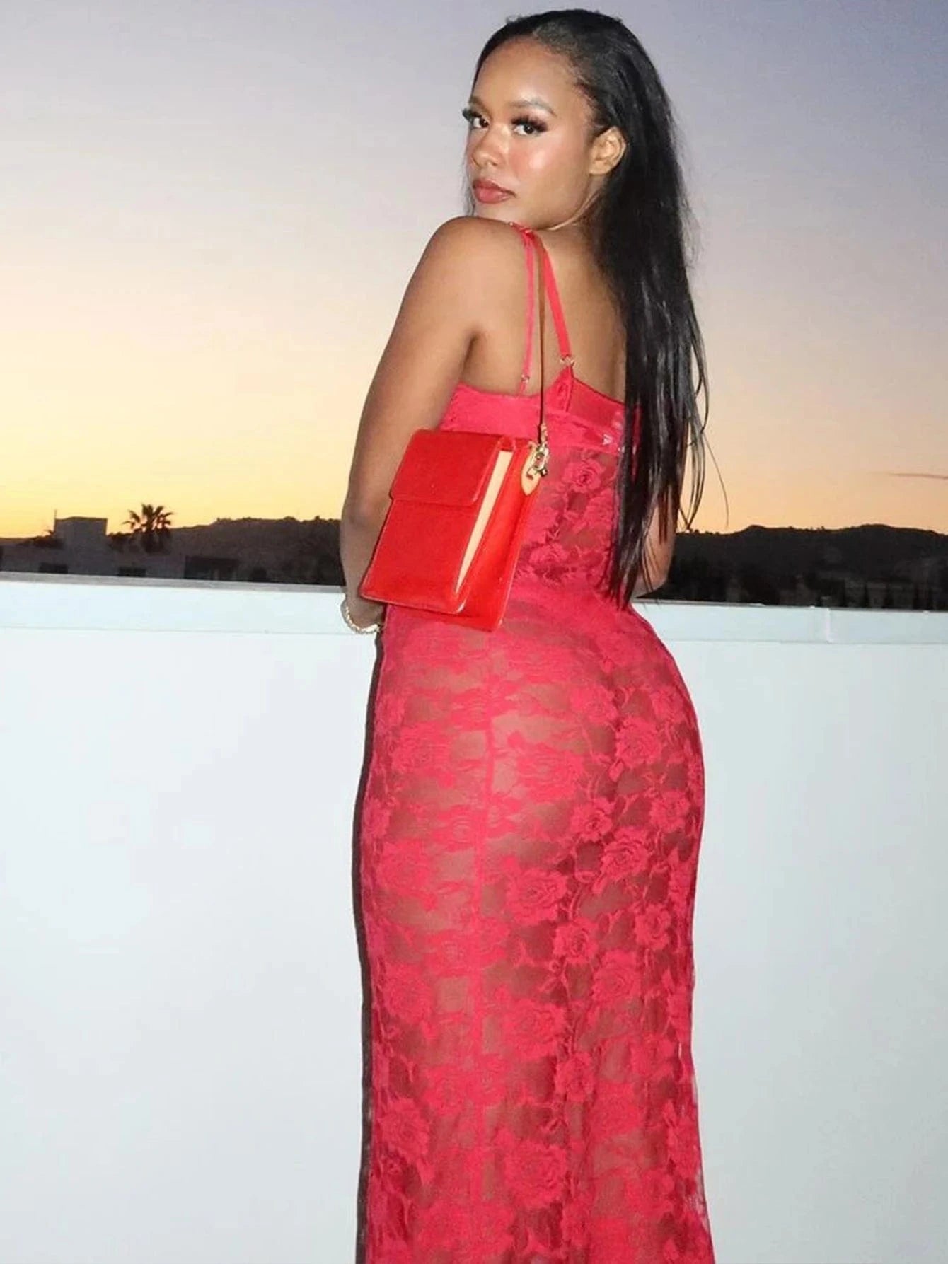 Robe de plage longue en dentelle transparente