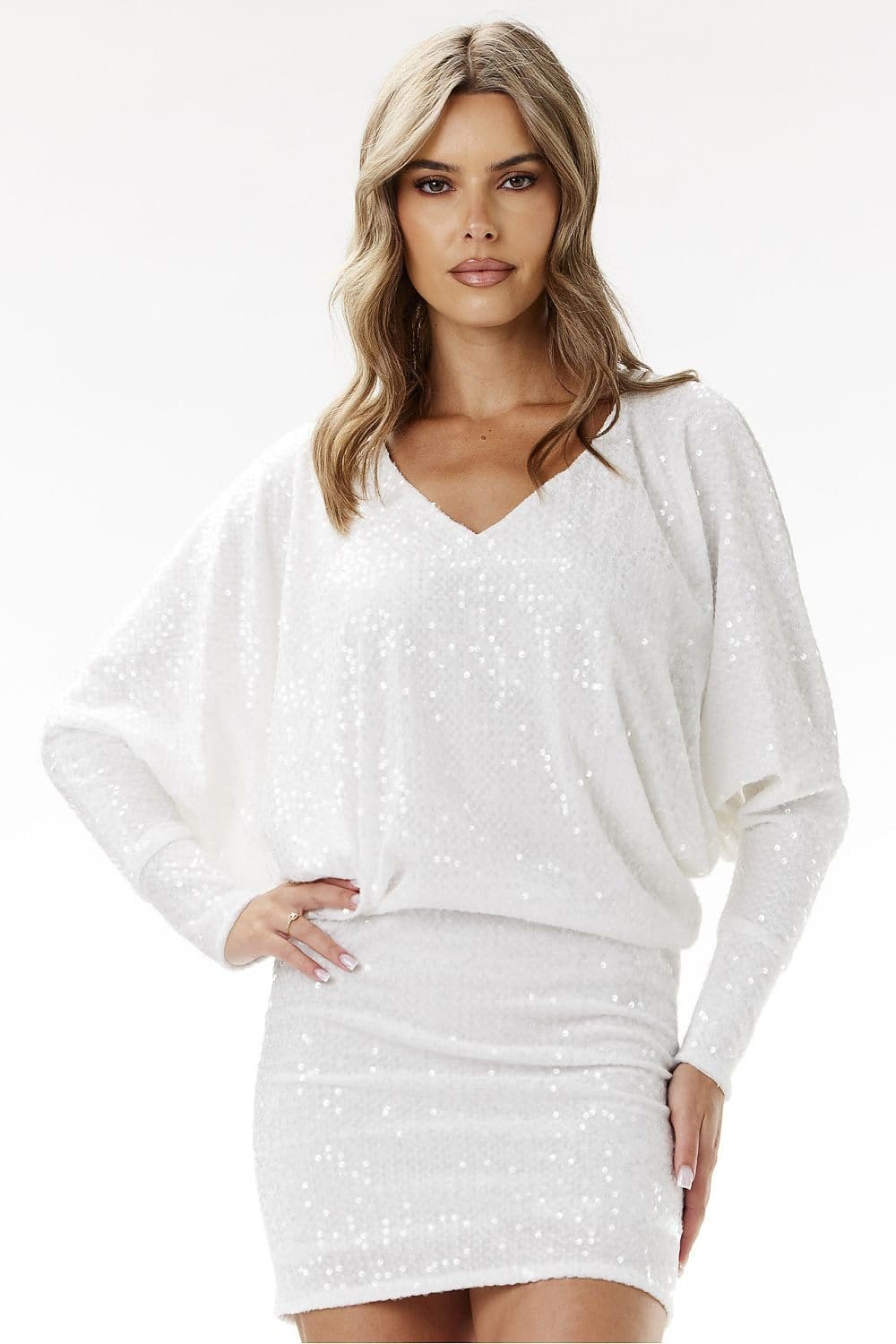 Robe courte manches longues soirée paillette blanche moulante chic parfaite pour mariage ou cocktail